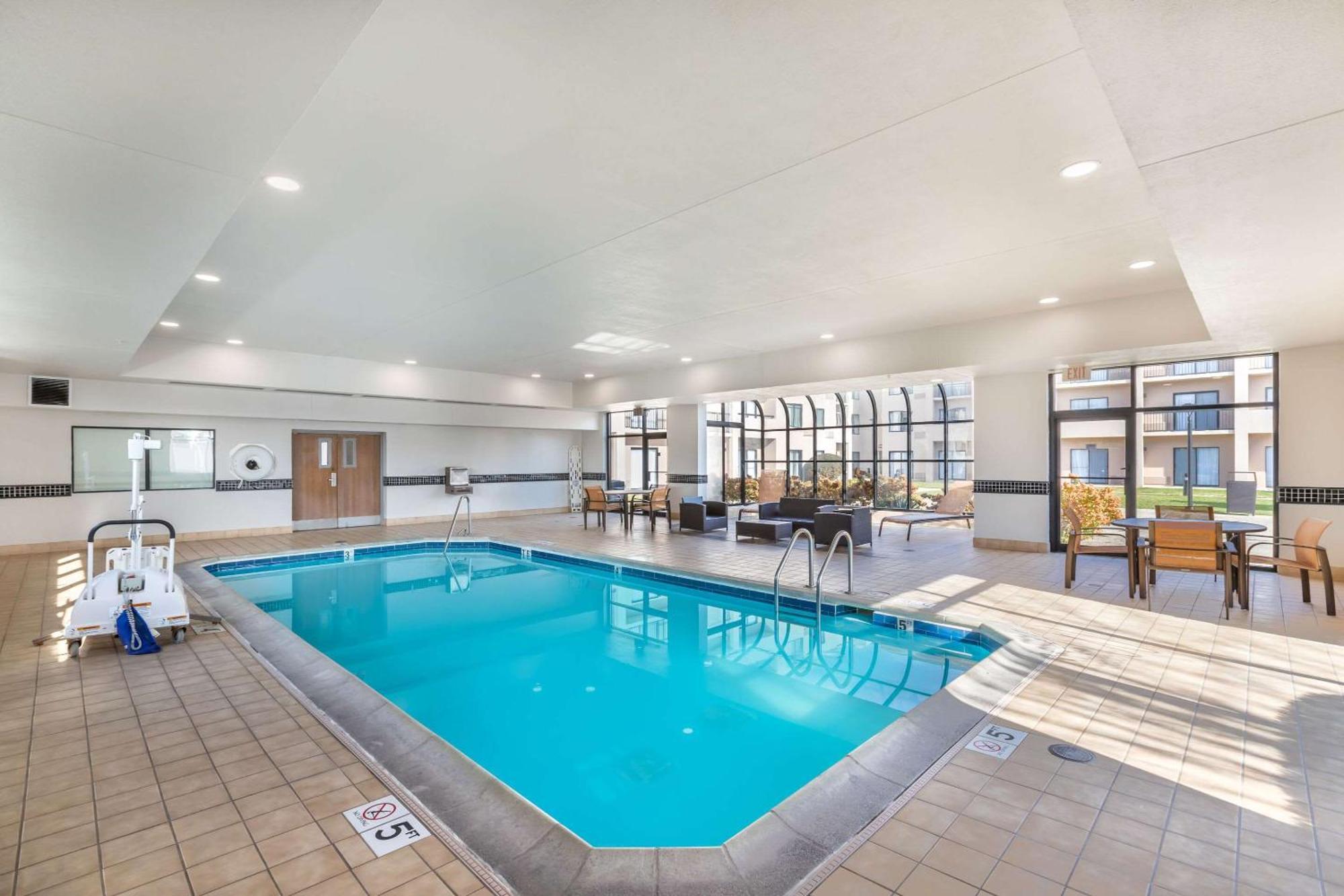 Comfort Inn & Suites Arlington Heights - Buffalo Grove Экстерьер фото